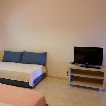 Loutsa By The Sea Apartment Exterior photo
