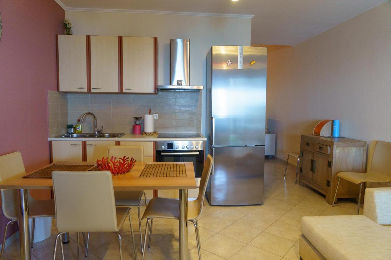Loutsa By The Sea Apartment Exterior photo