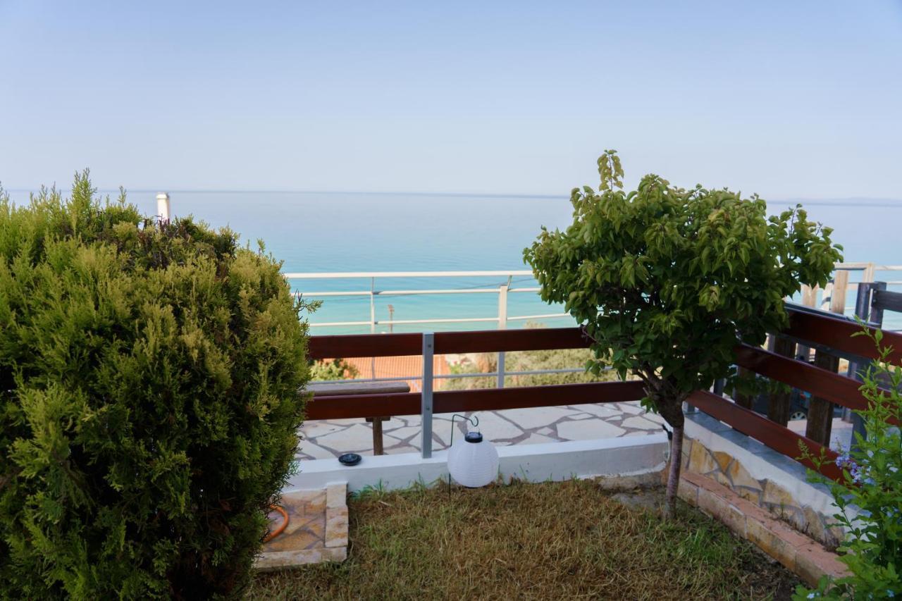 Loutsa By The Sea Apartment Exterior photo