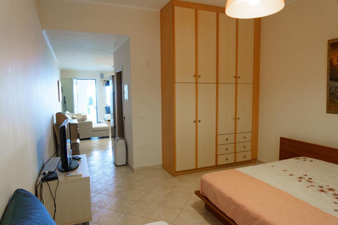 Loutsa By The Sea Apartment Exterior photo